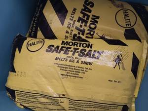 lot 33849 image: Bag of Mortons Safe-T-Salt