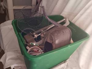 lot 33850 image: lot of Garden tools, a wire mesh collapsible basket, a watering bucket, and garden items