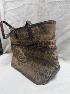 lot 33899 image: Brown Michael Kors signature logo print tote bag with dark brown straps and a front pocket.