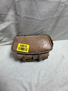 lot 33910 image: Vintage Leather Camera Bag.