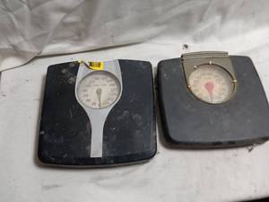 lot 33939 image: Lot of 2 Human Weighing Scales.