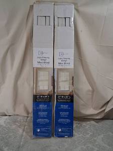 lot 11 image: Mainstays Light Filtering Vinyl Mini Blind 27 W x 64 L White 2-Pack