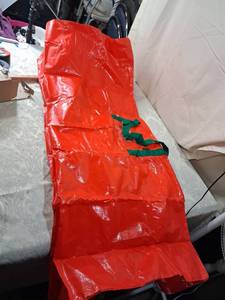 lot 14 image: Kuvsy Red Storage Bag with Green Handles