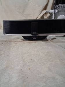 lot 16 image: Philips Digital Audio System with FM Radio and iPod Dock