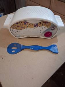 lot 24 image: Easy-Bake Oven with Timer and Blue Spatula