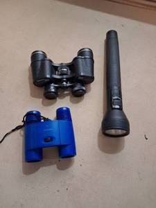 lot 27 image: Tasco ZIP Binoculars 4x30mm, Flashlight, and Monocular Lot