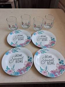 lot 42 image: Home Sweet Home 8-Piece Dinnerware Set 4 Plates 4 Glasses Floral