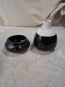 lot 47 image: Interiors Black & White Large Ceramic Vase 6.5 in