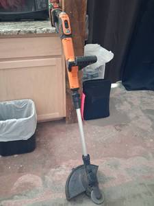 lot 51 image: BLACKDECKER String TrimmerEdger 20V