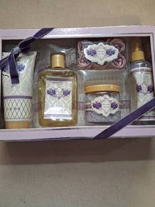 lot 96 image: Lavender Bath Gift Set Body Lotion Shower Gel Bath Salt Soap Petals Body Splash