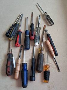 lot 113 image: Lot of 20 Screwdrivers and Hand Tools Mixed Sizes