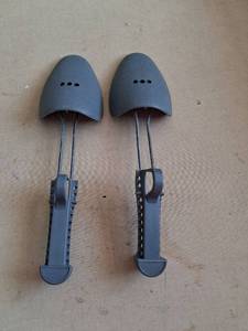 lot 147 image: Pair of Garden Hand Shovels with Ergonomic Handles
