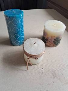 lot 179 image: Pillar Candles Lot 3 Pieces Blue White Geometric Pattern
