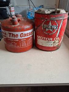 lot 186 image: The Gasser Model M-5 5 Gallon Fuel Can and Derby Motor Oil 5 Gallon Can Lot