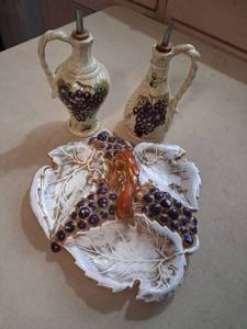 lot 231 image: 3-Piece Ceramic Grape Cluster Decor Set with Oil Cruets