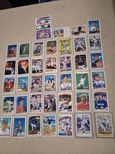 lot 236 image: Baseball Trading Cards Lot Topps Upper Deck Approximately 50 Cards