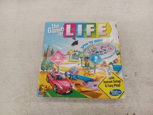 lot 21113 image: Hasbro The Game of Life Spin to Win Board Game