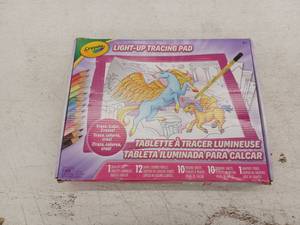 lot 21121 image: Crayola Light Up Tracing Pad, Model 04-0908