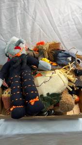lot 5 image: FallHalloween Decorative Figures Lot