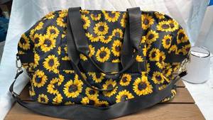 lot 7 image: Sunflower Print Tote Bag with Shoulder Strap and Zippered Pockets