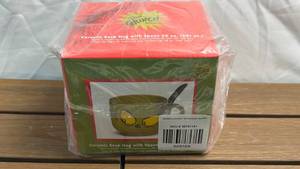 lot 21 image: The Grinch Dr. Seuss Ceramic Soup Mug with Spoon 20 oz. 591 ml