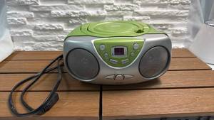 lot 35 image: Sylvania Portable CD Boombox with AMFM Radio Green