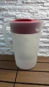 lot 80 image: Rubbermaid Plastic Pitcher with Lid 1 Gallon (Red & White)