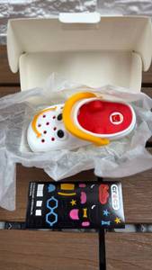 lot 156 image: McDonalds Happy Meal Crocs White Character shoe Toy #7, in original box