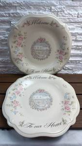 lot 173 image: Set of 2 Pfaltzgraff Welcome to our Home Decorative Platters in the Tea Rose Pattern
