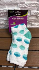 lot 189 image: airplus Aloe Infused Ultra Comfort Socks (Women 5-10) One Pair