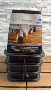 lot 207 image: Mainstays Bed Risers 4 Pack 5.25 Inches Black