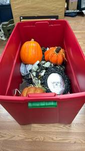lot 214 image: Large Tub with lots of Halloween Decorations