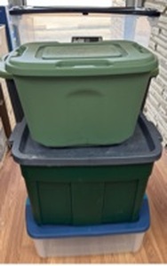 lot 215 image: Lot of 6 different tubs with lids