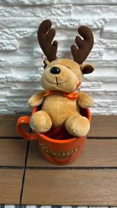 lot 235 image: Reeses Peanut Butter Cups Ceramic Mug with Reindeer Plush Toy