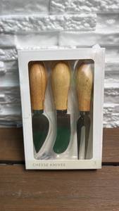 lot 257 image: 3-Piece Cheese Knives Set with Wooden Handles