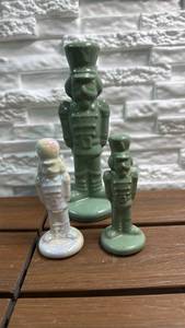 lot 261 image: 3 Ceramic Figurines Soldier Nutcracker (Green & White)