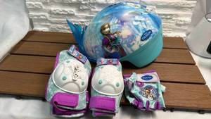 lot 279 image: Frozen Kids Helmet and Protective Pad Set (7 Pieces)