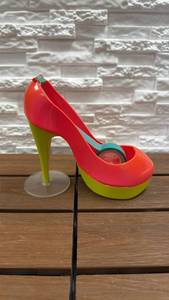 lot 314 image: Scotch Shoe-Shaped Tape Dispenser