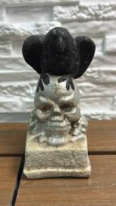 lot 350 image: Greenbrier International Skull with Black Raven Figurine (202289 1312)