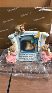 lot 358 image: Roman Inc Prayer Bears Figurine with Photo Frame