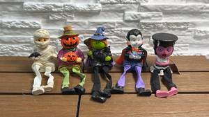 lot 362 image: Halloween Character Shelf Sitters Figurines Set of 5