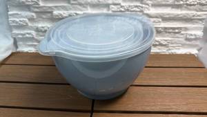 lot 393 image: edge 6-Piece Batter Bowl Set (3 Mixing Bowls & 3 Lids)