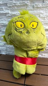lot 398 image: The Grinch Dr. Seuss Hooded Throw (30 in x 50 in)