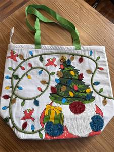 lot 779 image: 14x18 beaded gnome tote insulated