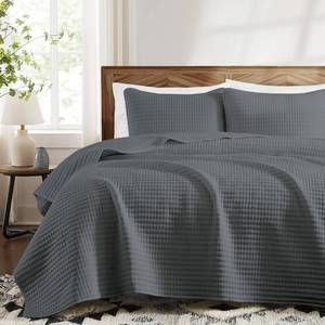 lot 30002 image: King Size Quilt-Lightweight Bedspreads Grey King Quilt Bedding Set