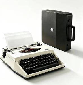 lot 30109 image: Manual Typewriter with Ribbon, Vintage Portable Typewriter