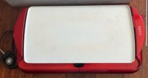 lot 3429 image: Cooks electric griddle with a white non-stick cooking surface