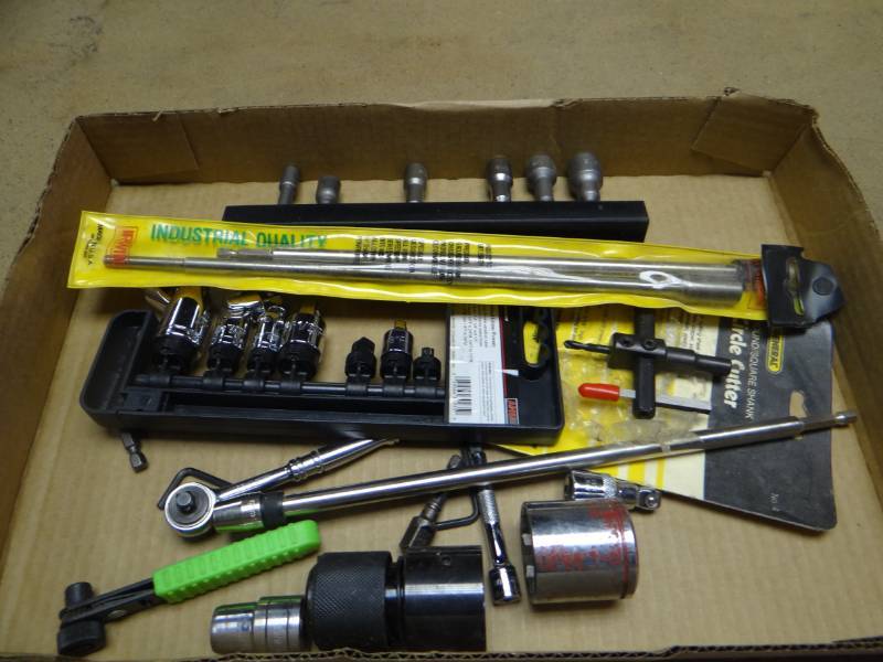 lot 19232 image: Lot of various sockets & extensions.