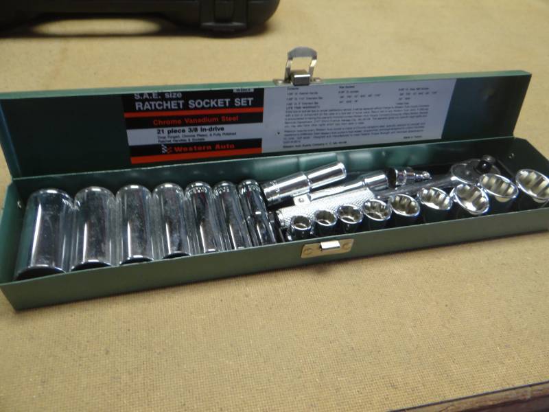 lot 19243 image: S.A.E. size ratchet socket set.