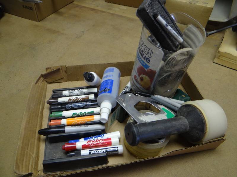 lot 19247 image: 2 Tape guns & expo markers & eraser.